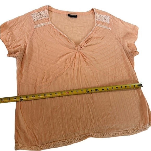 Lane Bryant Peach V-neck Crocheted Hem Top Size XL/XXL - Picture 12 of 16